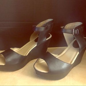 NWOT Black sandals